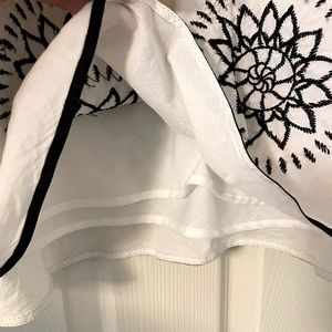 Beautiful embroidered B&W skirt, sz 14